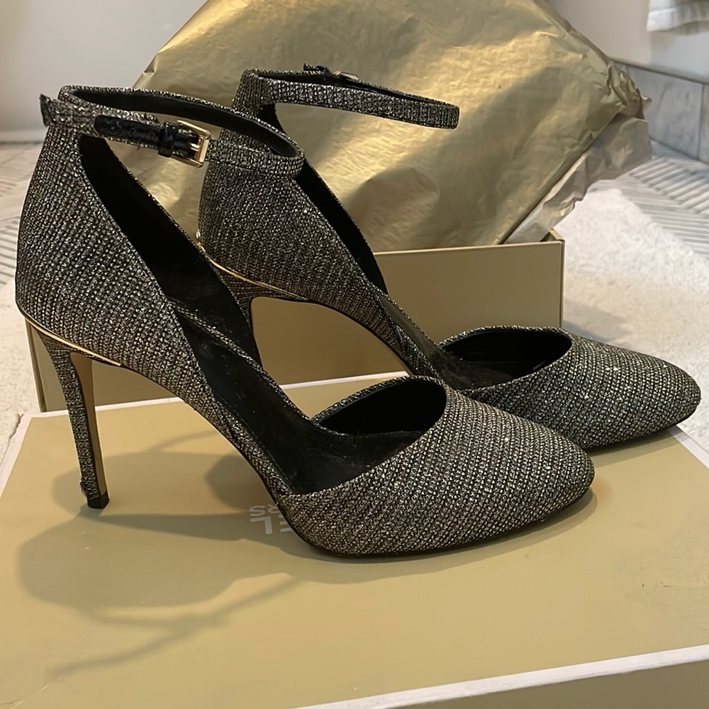 Stunning MICHEAL KORES Georgina ankle strap glitter chain mesh black and gold